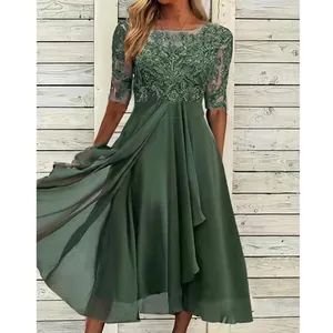 Elegante abito da sera verde scuro con corpetto in pizzo e dettaglio gonna in chiffon