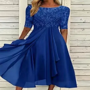 Elegante abito da sera da donna in chiffon blu con raffinato patchwork in pizzo midi