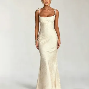 Robe longue élégante en jacquard blanc crème avec bretelles fines à nouer pour femmes