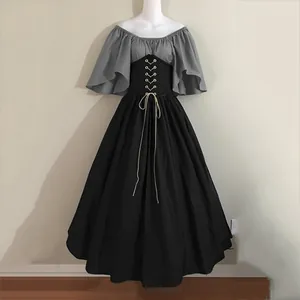 Vue détaillée d'une robe de style renaissance médiévale avec une taille corsetée à lacets