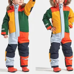 Mono de esquí infantil impermeable de colores con capucha de pelo y reflectantes