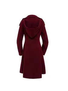Eleganter weinroter Damen-Wollmantel mit Kapuze für winterliche Wärme und Stil.