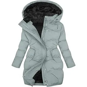 Detailweergave van de warme winterjas voor dames met een zachte zwarte fleecevoering