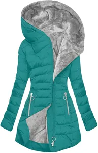 Detailansicht der türkis Damen-Steppjacke mit grauem Kunstfell-Futter für den Winter.