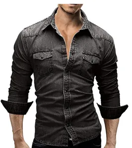 Vista detallada de una camisa vaquera casual de manga larga para hombre con dos bolsillos.
