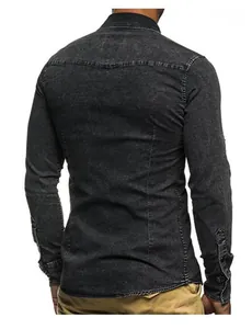 Vista posterior de camisa vaquera de manga larga para hombre en gris lavado, corte slim