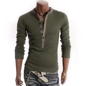 Slim fit olijfgroen heren henley shirt met lange mouwen en decoratieve knoopsluiting