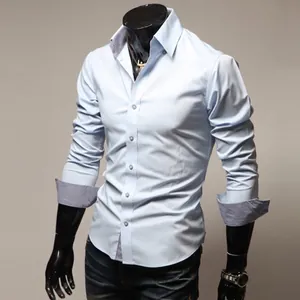Camicia slim fit azzurra a maniche lunghe con colletto e polsini a contrasto a quadretti