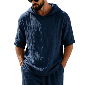 Vue détaillée du t-shirt à capuche en lin pour homme, coupe ample en couleur bleu foncé