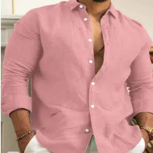 Dettaglio camicia da uomo in lino rosa a maniche lunghe con chiusura a bottoni