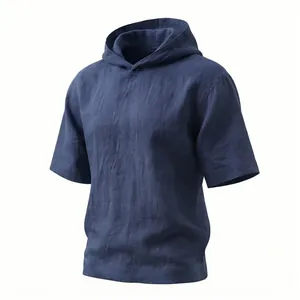 Détail du t-shirt à capuche en lin bleu marine pour hommes avec texture respirante