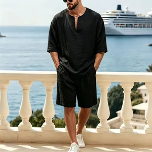 Conjunto de dos piezas de lino negro para hombre con cuello en V y pantalones cortos
