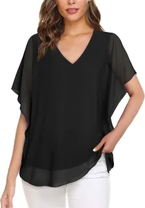 Detailweergave van zwart chiffon shirt met ruches mouwen en casual V-halslijn