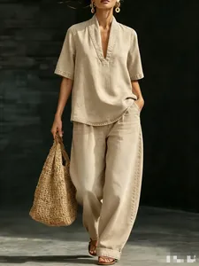 Conjunto de verano beige minimalista que incluye top con cuello en V y pantalón ancho