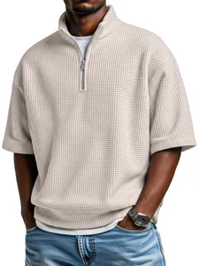 Polo beige pour homme en maille gaufrée avec demi-fermeture éclair et coupe décontractée
