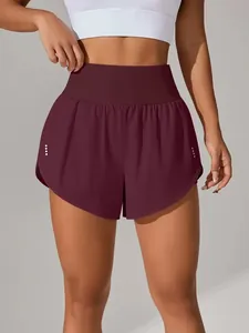 Pantaloncini yoga bordeaux a vita alta con design a doppio strato anti-esposizione.