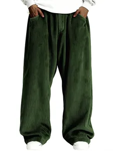 Vue détaillée du pantalon en velours côtelé vert vintage pour homme et sa texture