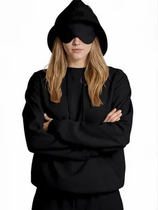 Sudadera con capucha negra para mujer con antifaz integrado para viajes en modo avión