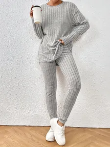 Elegantes graues Strick-Loungewear-Set für Damen mit lockerem Oberteil und schmaler Leggings