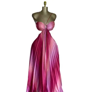 Elegante vestido largo plisado rosa con cuello halter y aberturas en la cintura para mujer