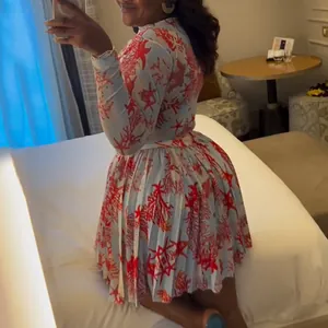 Conjunto de dos piezas para mujer con estampado de coral y estrellas de mar y falda