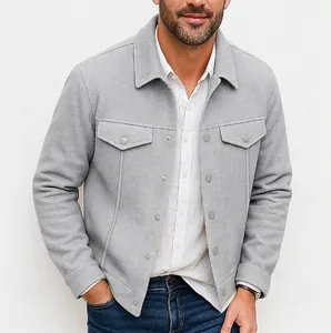 Vue détaillée d'une veste en laine grise premium pour homme avec poches à rabat