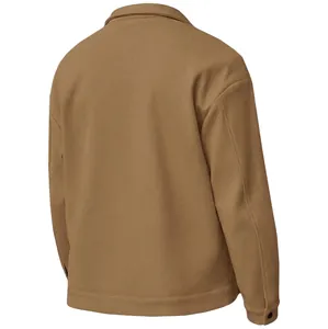 Vue arrière d'une veste en laine classique pour homme couleur camel pour l'automne-hiver.