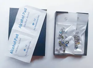 Juego de pendientes de circonita con almohadillas de alcohol y caja de regalo negra