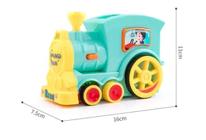 Dettaglio ravvicinato del treno domino automatico con misure vere di 16x11x7,5 cm