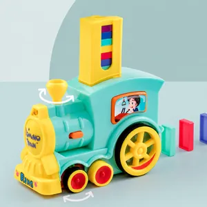 Set di giocattoli automatico del treno del domino elettrico con tessere colorate e luci