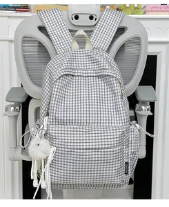Karierter Rucksack im koreanischen Stil für Schüler mit Pelzball-Anhänger