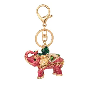 Entzückender rosa Emaille-Elefant-Schlüsselanhänger mit goldenen Details und Kristallen