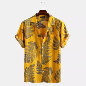 Men's yellow short-sleeved shirt with fern leaf print for summer beach holiday