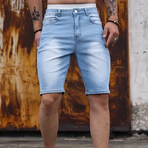 Pantaloncini di jeans elasticizzati azzurro slim fit da uomo con lavaggio rustico