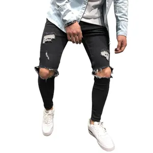 Jean slim noir déchiré pour homme avec détails usés aux genoux, style décontracté