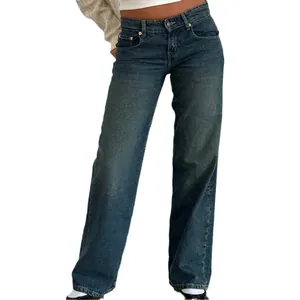 Jean droit classique à taille haute pour femmes avec une finition délavée bleu foncé