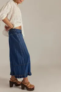 Side view of women's loose wide-leg cropped denim pants featuring a ruffled hem design