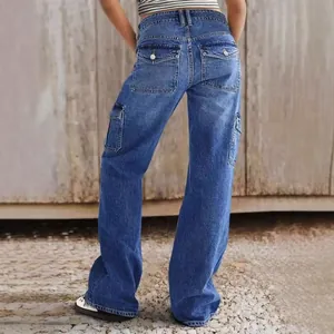 Jean cargo taille haute pour femme avec jambes droites et plusieurs poches arrière