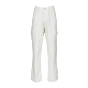 Jean cargo blanc élégant à taille haute pour femme avec poches style urbain et coupe ample.