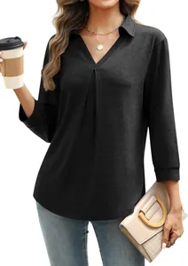 Detailaufnahme eines eleganten schwarzen Damen-Pullovers mit V-Ausschnitt vorn