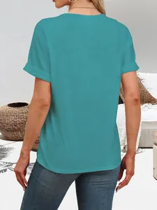 Vista posteriore di una t-shirt da donna a maniche corte color verde petrolio vestibilità ampia.
