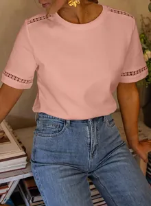 Damen T-Shirt in Rosa mit kurzen Ärmeln und feinen floralen Spitzen-Ausschnitten