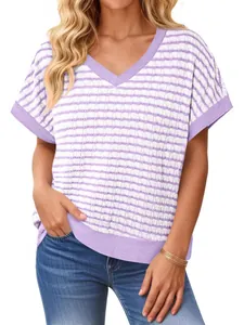 Casual dames t-shirt met V-hals, korte mouwen, gestreept in wit en paars
