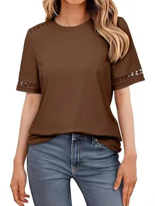 Elegantes braunes Damen-T-Shirt mit kurzen Ärmeln und feinen Spitzen-Ausschnitten