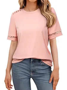 Pfirsichfarbenes Kurzarm-T-Shirt mit eleganten Spitzen-Details