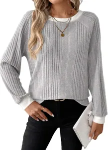 Casual grijs geribbeld raglan t-shirt voor dames met witte contrasterende details