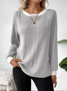 Casual grijze geribbelde top met lange mouwen en witte contrasterende bies voor dames