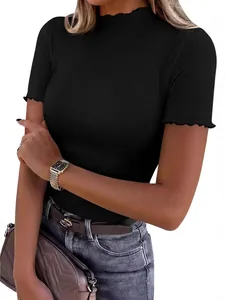 T-shirt noir côtelé à manches courtes pour femmes avec col montant à bords festonnés