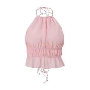 Top rosa all'americana con elegante cinturino di perle e vita arricciata estiva