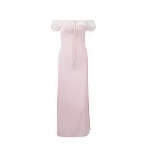 Vue détaillée d'une robe longue rose et blanche de style français à manches bouffantes